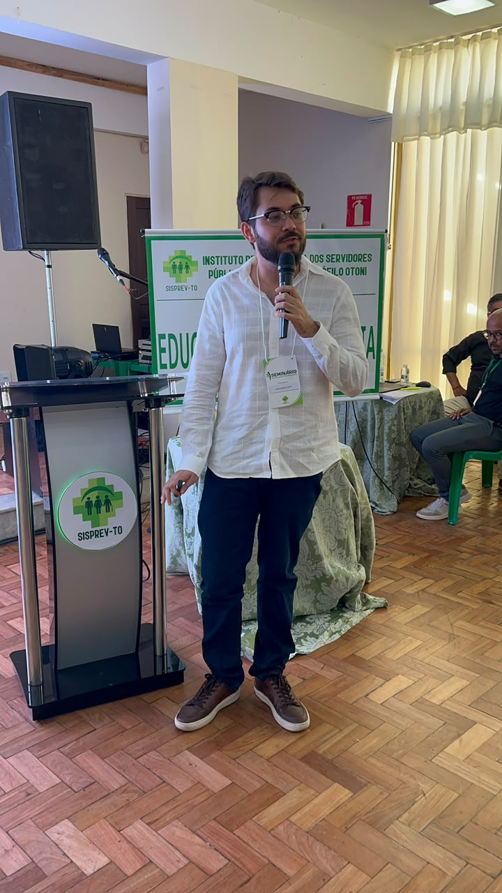 José Maria Neto fala aos participantes do seminário